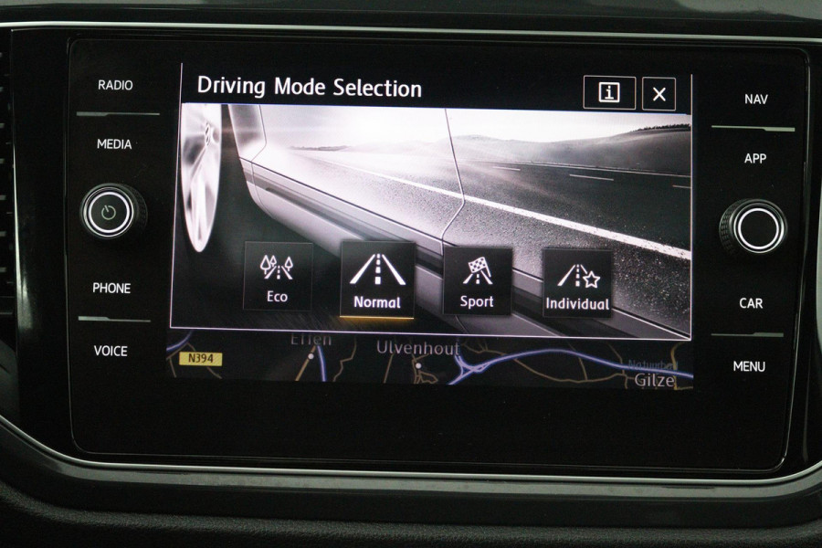 Volkswagen T-Roc 1.5 TSI Sport Business R (PANORAMADAK, DIGITALE COCKPIT, STOELVERWARMING, CAMERA, 1e EIGENAAR, GOED ONDERHOUDEN)