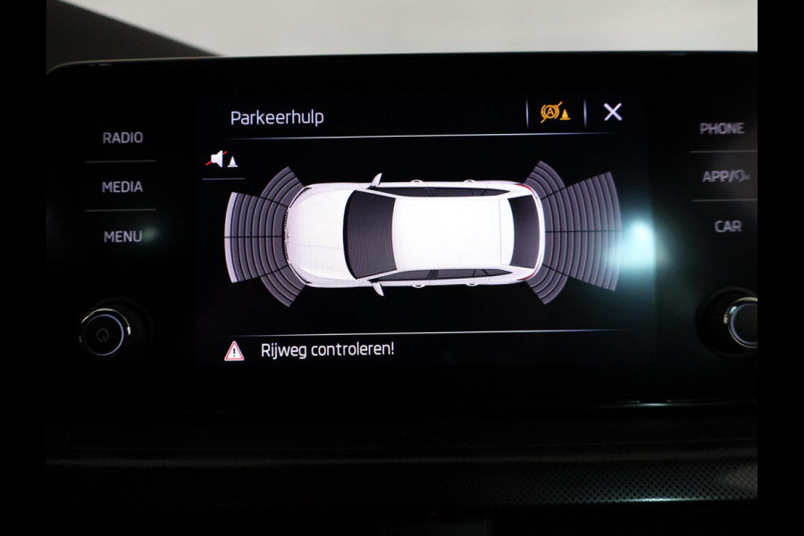 Škoda SCALA 1.0 TSI Sport Business 110 pk | Navigatie via App | Parkeersensoren | Autom. airco | Cruise control | Apple Carplay/Android Auto | LED koplampen |