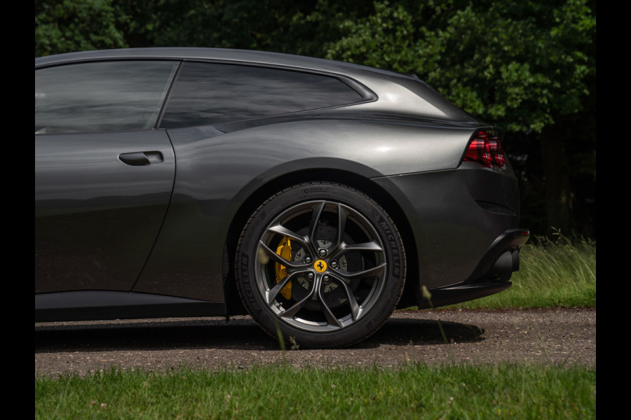 Ferrari GTC4 Lusso T 3.9 V8 | Lift | Pano-dak | Pass. display | 360 cam | Adapt. koplampen | Orig. NL