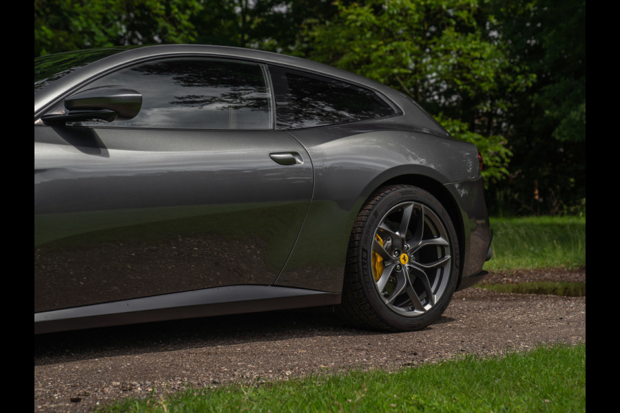 Ferrari GTC4 Lusso T 3.9 V8 | Lift | Pano-dak | Pass. display | 360 cam | Adapt. koplampen | Orig. NL