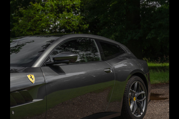 Ferrari GTC4 Lusso T 3.9 V8 | Lift | Pano-dak | Pass. display | 360 cam | Adapt. koplampen | Orig. NL