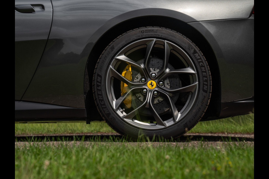 Ferrari GTC4 Lusso T 3.9 V8 | Lift | Pano-dak | Pass. display | 360 cam | Adapt. koplampen | Orig. NL