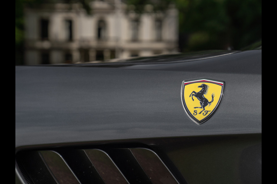 Ferrari GTC4 Lusso T 3.9 V8 | Lift | Pano-dak | Pass. display | 360 cam | Adapt. koplampen | Orig. NL
