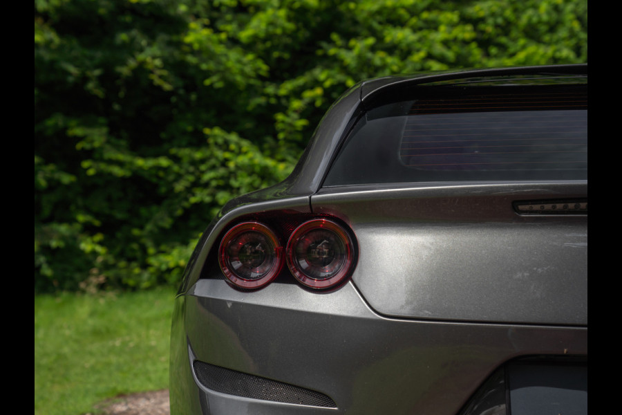 Ferrari GTC4 Lusso T 3.9 V8 | Lift | Pano-dak | Pass. display | 360 cam | Adapt. koplampen | Orig. NL