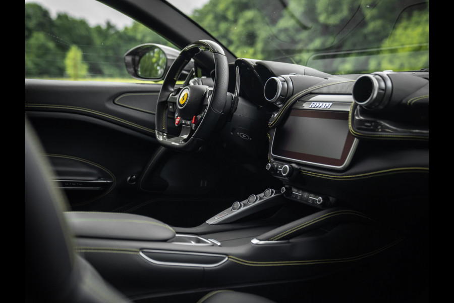 Ferrari GTC4 Lusso T 3.9 V8 | Lift | Pano-dak | Pass. display | 360 cam | Adapt. koplampen | Orig. NL