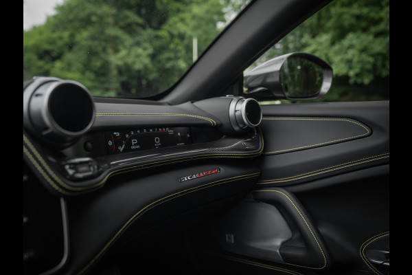 Ferrari GTC4 Lusso T 3.9 V8 | Lift | Pano-dak | Pass. display | 360 cam | Adapt. koplampen | Orig. NL