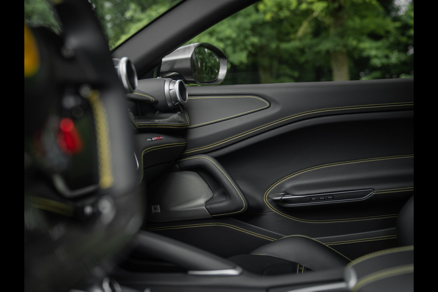 Ferrari GTC4 Lusso T 3.9 V8 | Lift | Pano-dak | Pass. display | 360 cam | Adapt. koplampen | Orig. NL