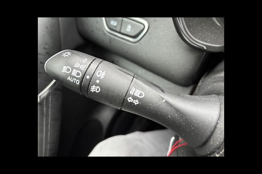 Renault Kadjar TCe 140 Intens | Trekhaak | Panoramadak | 19 Inch | Navigatie | Camera