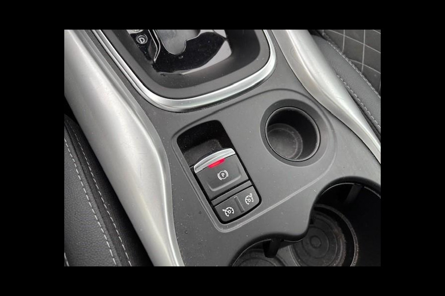 Renault Kadjar TCe 140 Intens | Trekhaak | Panoramadak | 19 Inch | Navigatie | Camera