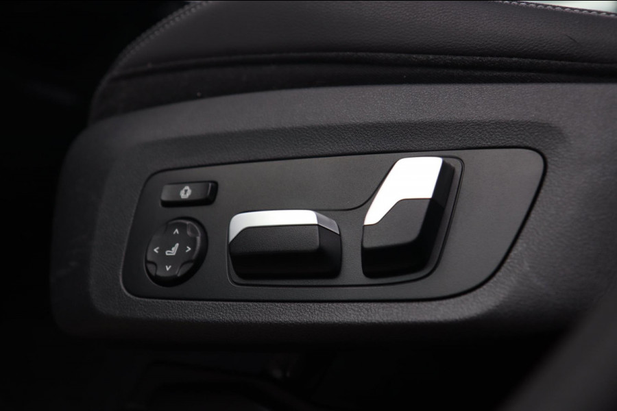 BMW X4 M40i M Sport / PANODAK / HUD / KEYLESS / DODEHOEK / CAMERA / 21''