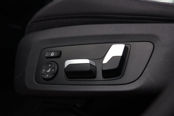 BMW X4 M40i M Sport / PANODAK / HUD / KEYLESS / DODEHOEK / CAMERA / 21''