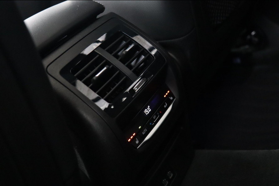 BMW X4 M40i M Sport / PANODAK / HUD / KEYLESS / DODEHOEK / CAMERA / 21''