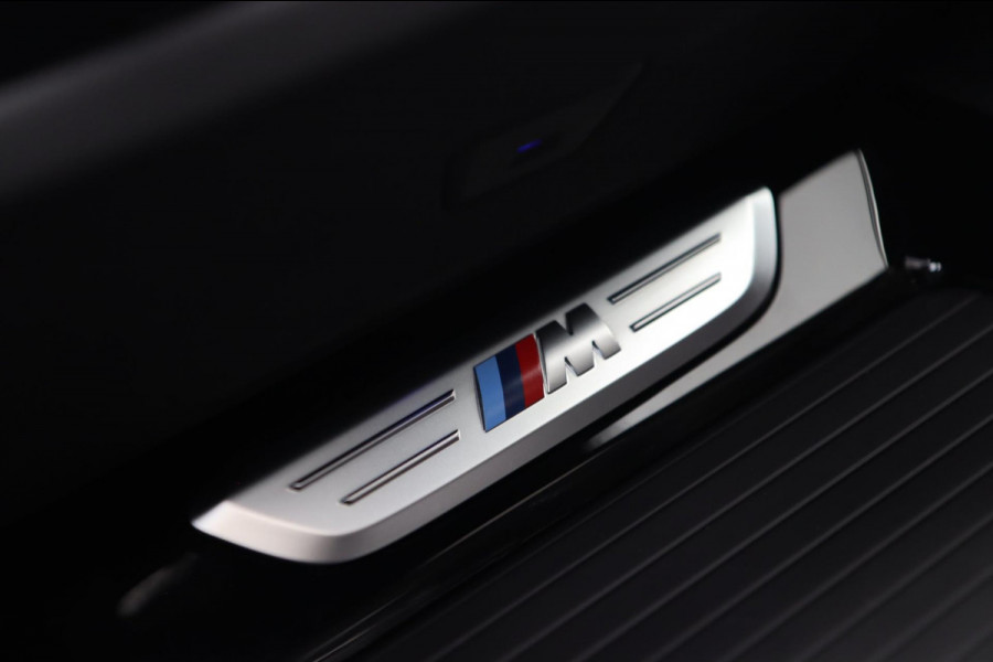 BMW X4 M40i M Sport / PANODAK / HUD / KEYLESS / DODEHOEK / CAMERA / 21''