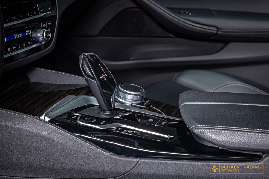 BMW 5 Serie 530e High Executive|Cam|E-stoel|Dealer ond|Garan