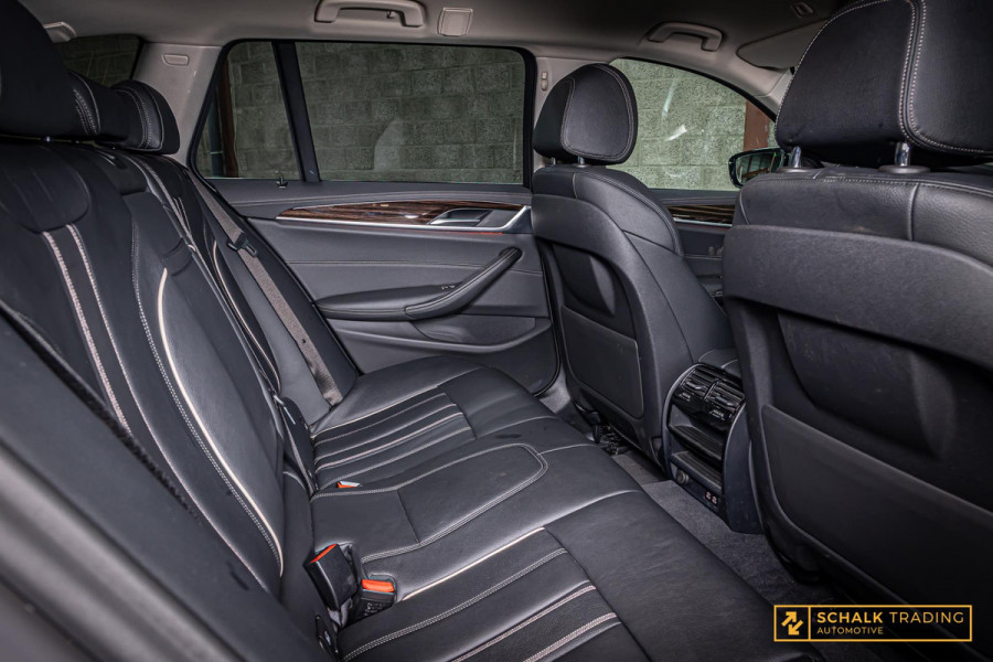 BMW 5 Serie 530e High Executive|Cam|E-stoel|Dealer ond|Garan