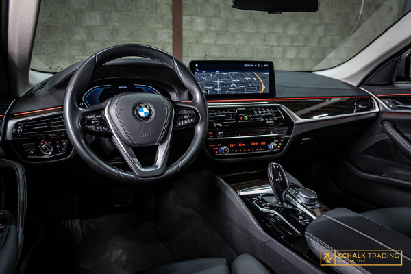 BMW 5 Serie 530e High Executive|Cam|E-stoel|Dealer ond|Garan
