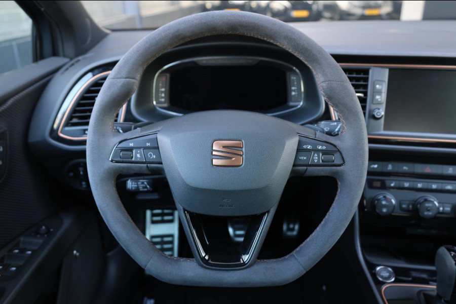 Seat Leon 2.0 TSI CUPRA R 300+PK LED/CARBON/VIRTUAL/SFEER/PANO/ALCANTARA+S.VERWARMING/19" LMV/CAM/ACC/ECC/12 MND GARANTIE!