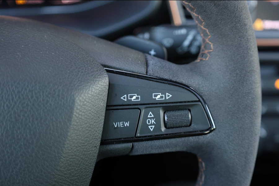 Seat Leon 2.0 TSI CUPRA R 300+PK LED/CARBON/VIRTUAL/SFEER/PANO/ALCANTARA+S.VERWARMING/19" LMV/CAM/ACC/ECC/12 MND GARANTIE!
