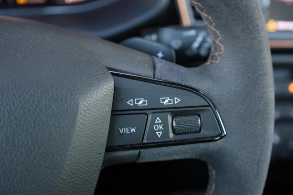 Seat Leon 2.0 TSI CUPRA R 300+PK LED/CARBON/VIRTUAL/SFEER/PANO/ALCANTARA+S.VERWARMING/19" LMV/CAM/ACC/ECC/12 MND GARANTIE!