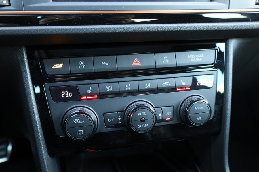 Seat Leon 2.0 TSI CUPRA R 300+PK LED/CARBON/VIRTUAL/SFEER/PANO/ALCANTARA+S.VERWARMING/19" LMV/CAM/ACC/ECC/12 MND GARANTIE!