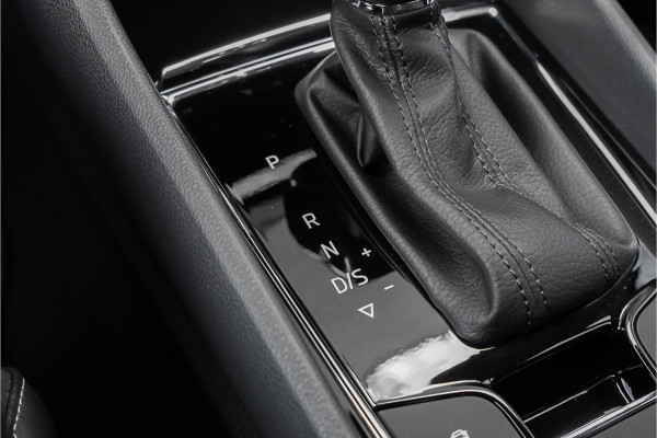 Škoda Karoq 1.5 TSI Style Business Leder Camera Trekhaak 1e Eig