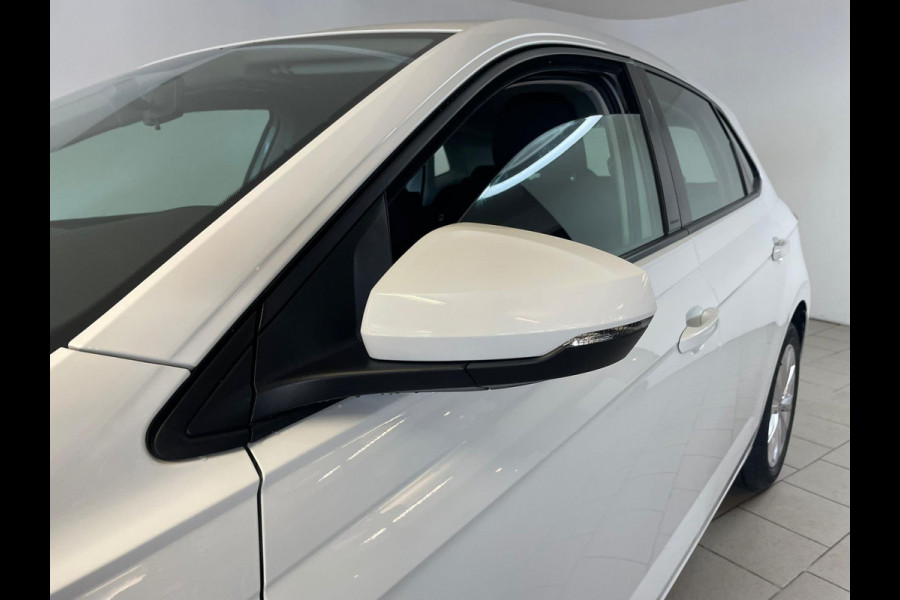 Volkswagen Polo 1.0 TSI Comfortline 95PK AIRCO NAVI CRUISE APPLE CARPLAY 16 INCH VELG LED MULTI STUUR PRIVACY GLAS ZEER NETTE AUTO
