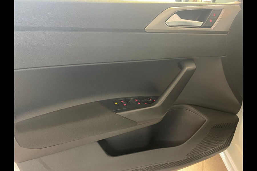 Volkswagen Polo 1.0 TSI Comfortline 95PK AIRCO NAVI CRUISE APPLE CARPLAY 16 INCH VELG LED MULTI STUUR PRIVACY GLAS ZEER NETTE AUTO