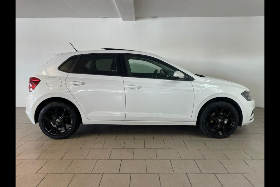 Volkswagen Polo 1.0 TSI Highline 95PK AIRCO CLIMA NAVI CRUISE PANO DAK ZWARTE 17 INCH VELG CARPLAYLUETOOTH PRIVACYGLAS NIEUWSTAAT