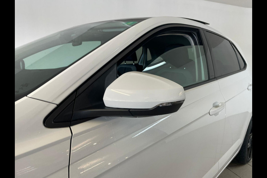 Volkswagen Polo 1.0 TSI Highline 95PK AIRCO CLIMA NAVI CRUISE PANO DAK ZWARTE 17 INCH VELG CARPLAYLUETOOTH PRIVACYGLAS NIEUWSTAAT