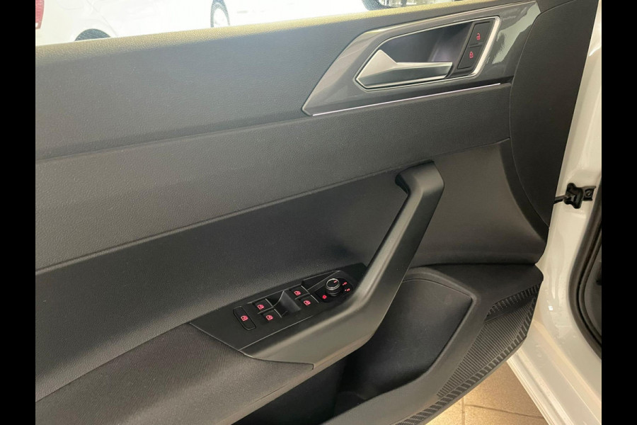 Volkswagen Polo 1.0 TSI Highline 95PK AIRCO CLIMA NAVI CRUISE PANO DAK ZWARTE 17 INCH VELG CARPLAYLUETOOTH PRIVACYGLAS NIEUWSTAAT