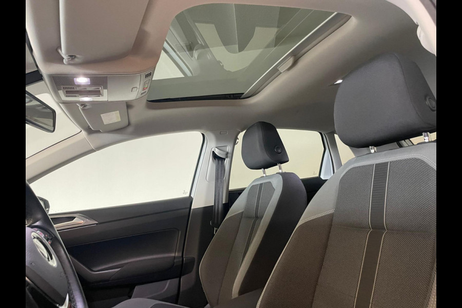Volkswagen Polo 1.0 TSI Highline 95PK AIRCO CLIMA NAVI CRUISE PANO DAK ZWARTE 17 INCH VELG CARPLAYLUETOOTH PRIVACYGLAS NIEUWSTAAT