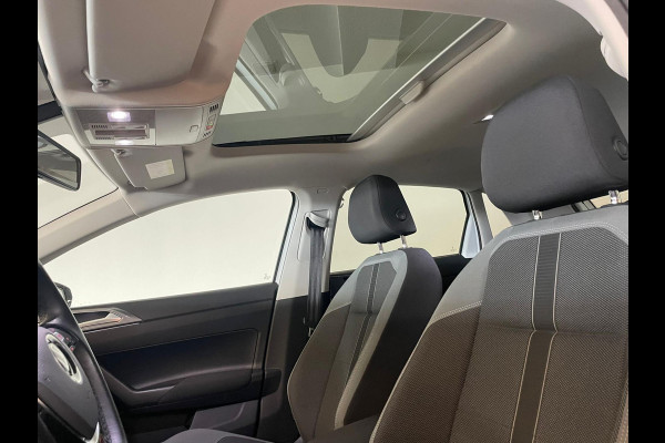 Volkswagen Polo 1.0 TSI Highline 95PK AIRCO CLIMA NAVI CRUISE PANO DAK ZWARTE 17 INCH VELG CARPLAYLUETOOTH PRIVACYGLAS NIEUWSTAAT