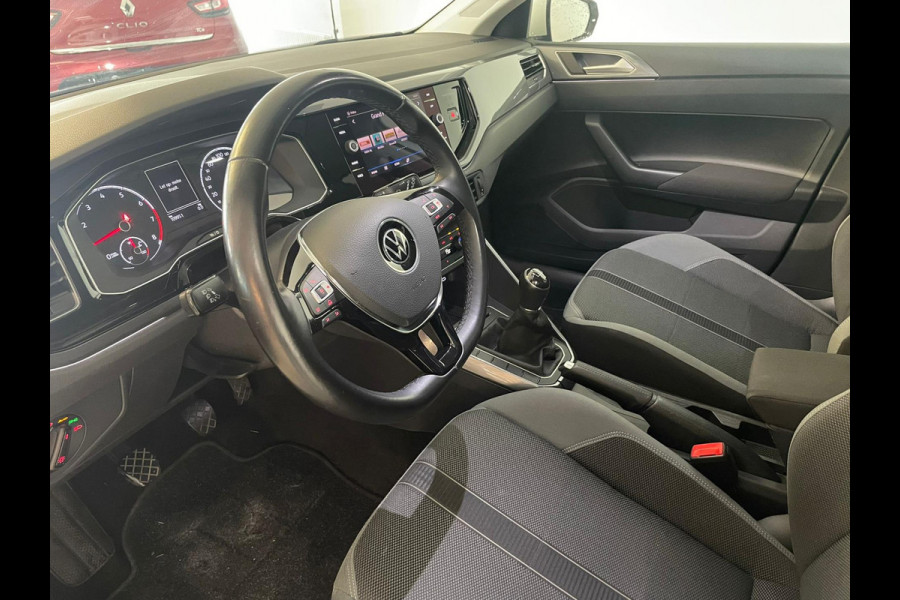 Volkswagen Polo 1.0 TSI Highline 95PK AIRCO CLIMA NAVI CRUISE PANO DAK ZWARTE 17 INCH VELG CARPLAYLUETOOTH PRIVACYGLAS NIEUWSTAAT