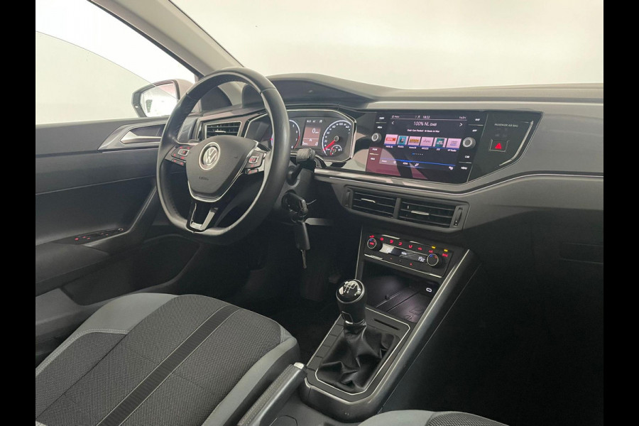 Volkswagen Polo 1.0 TSI Highline 95PK AIRCO CLIMA NAVI CRUISE PANO DAK ZWARTE 17 INCH VELG CARPLAYLUETOOTH PRIVACYGLAS NIEUWSTAAT