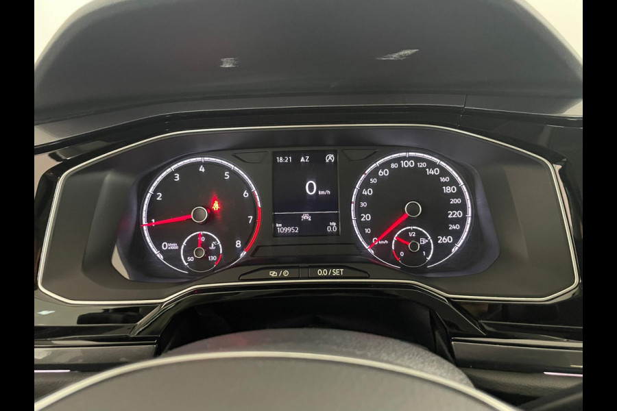 Volkswagen Polo 1.0 TSI Highline 95PK AIRCO CLIMA NAVI CRUISE PANO DAK ZWARTE 17 INCH VELG CARPLAYLUETOOTH PRIVACYGLAS NIEUWSTAAT