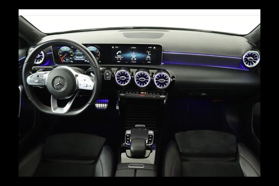 Mercedes-Benz A-Klasse 200 AMG/SPORTSEATS/PANO/SFEER/LEDER/PDC