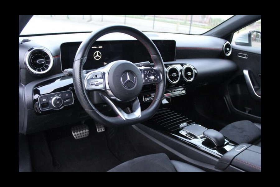 Mercedes-Benz A-Klasse 200 AMG/SPORTSEATS/PANO/SFEER/LEDER/PDC