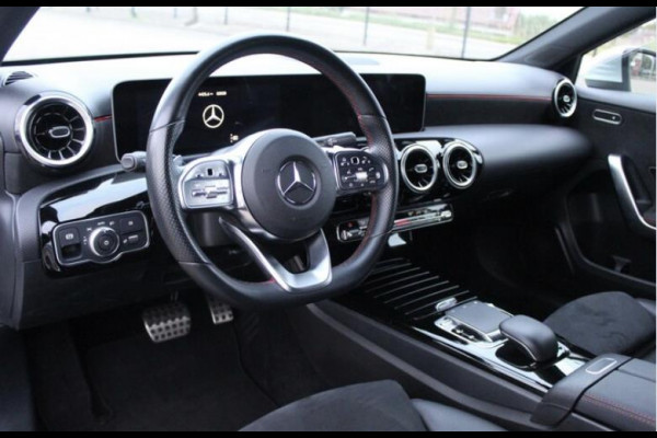 Mercedes-Benz A-Klasse 200 AMG/SPORTSEATS/PANO/SFEER/LEDER/PDC