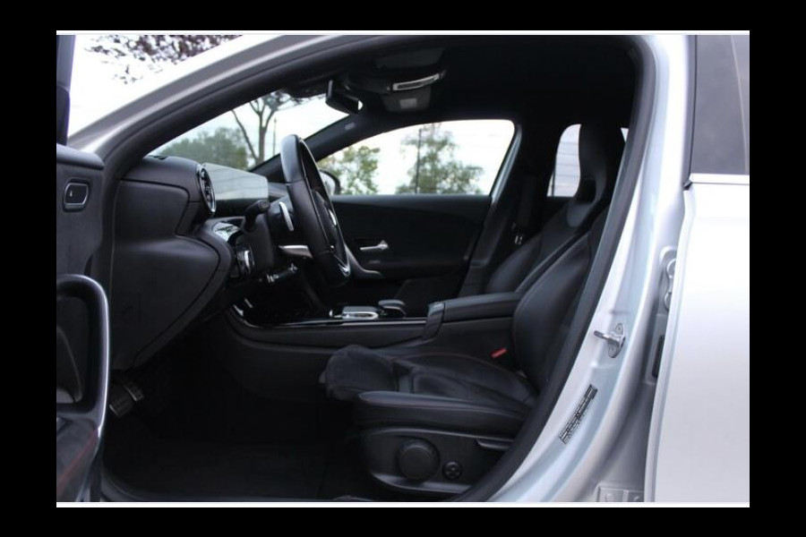 Mercedes-Benz A-Klasse 200 AMG/SPORTSEATS/PANO/SFEER/LEDER/PDC