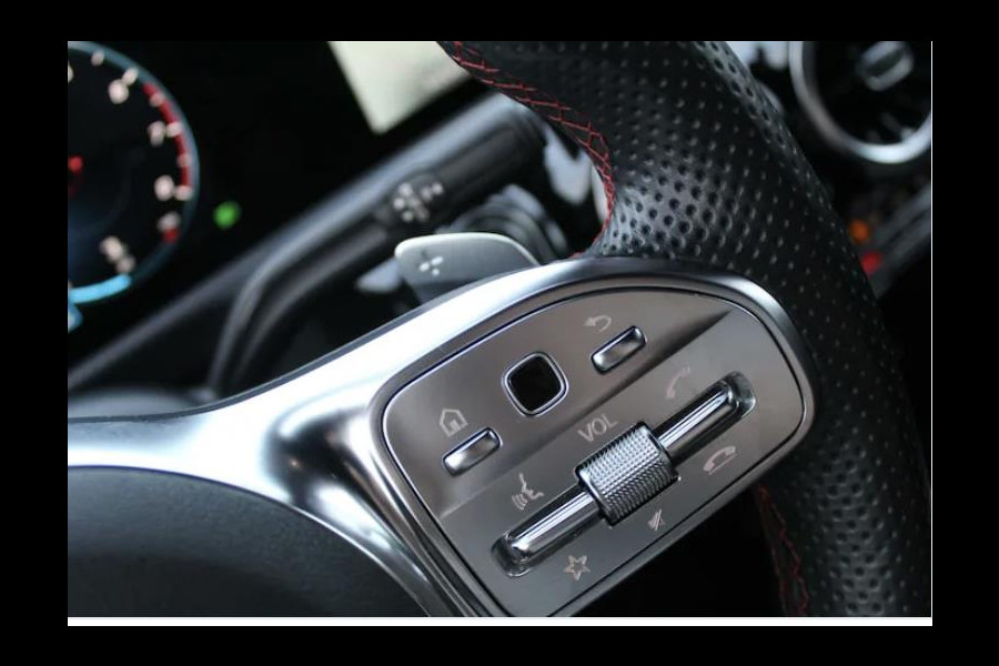 Mercedes-Benz A-Klasse 200 AMG/SPORTSEATS/PANO/SFEER/LEDER/PDC