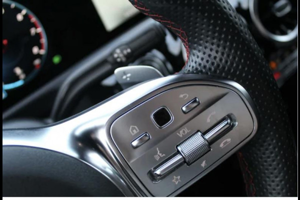 Mercedes-Benz A-Klasse 200 AMG/SPORTSEATS/PANO/SFEER/LEDER/PDC