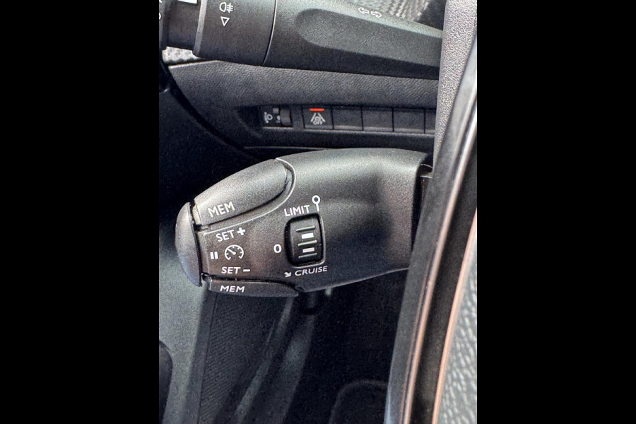 Peugeot 2008 1.2 PureTech STYLE Pack - Navigatie I Airco I PDC I Comfort pakket I Trekhaak