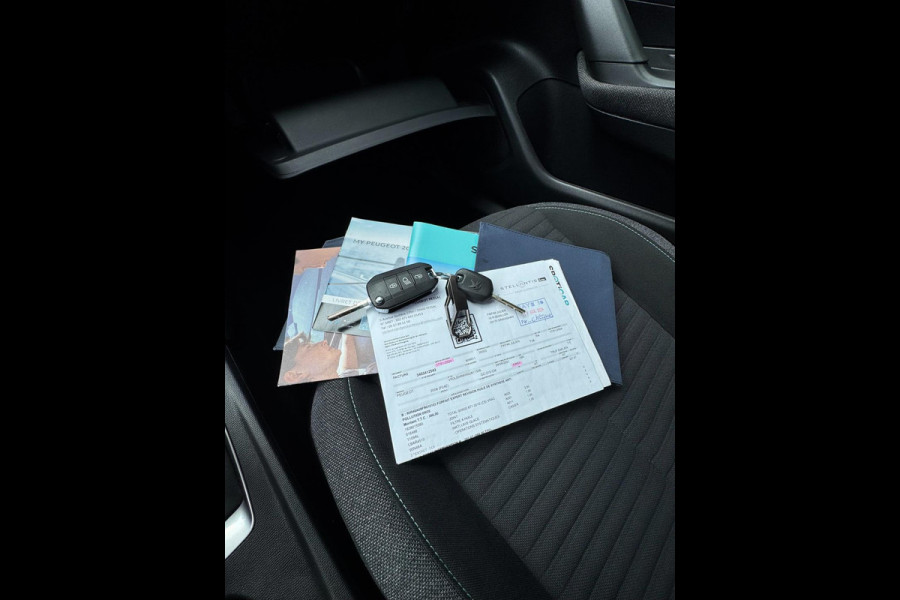 Peugeot 2008 1.2 PureTech STYLE Pack - Navigatie I Airco I PDC I Comfort pakket I Trekhaak