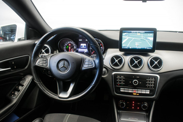 Mercedes-Benz CLA-Klasse Shooting Brake 180 D AMG Line Upgrade Edition Automaat ORG NL [ LED Diamond Grill Camera Stoelverwarming]