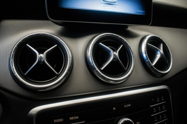 Mercedes-Benz CLA-Klasse Shooting Brake 180 D AMG Line Upgrade Edition Automaat ORG NL [ LED Diamond Grill Camera Stoelverwarming]