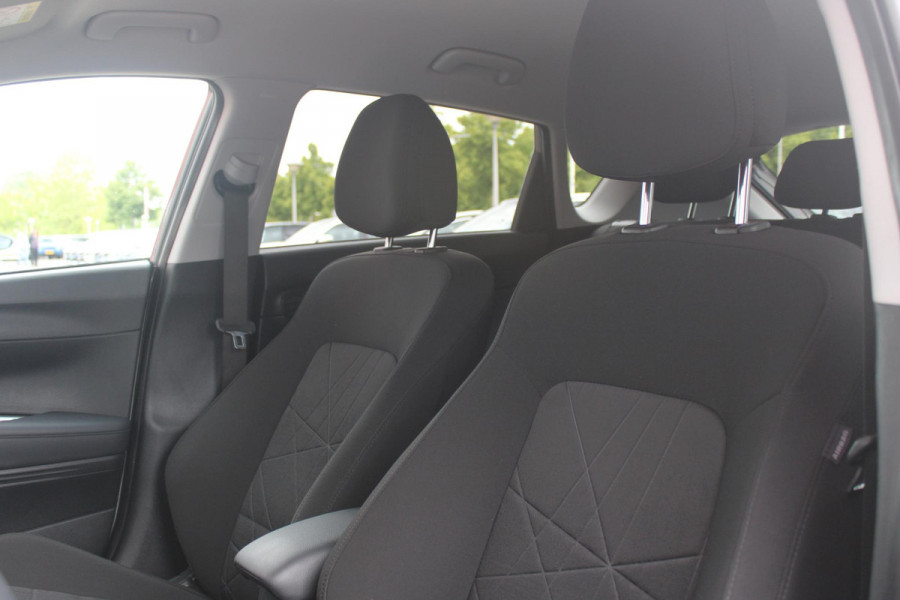 Hyundai Bayon 1.0 T-GDI 100PK AUTOMAAT PREMIUM | ACHTERUITRIJ CAMERA | CLIMATE CONTROL | SFEER VERLICHTING | LED KOPLAMPEN | BOSE AUDIO | STOEL/STUUR VERWARMING | DODEHOEK DETECTIE | KEYLESS ENTRY/START | PARKEERSENSOREN VOOR EN ACHER | APPLE CARPLAY/ANDROID AUTO | DRAADLOZE TEEFOONLADER |