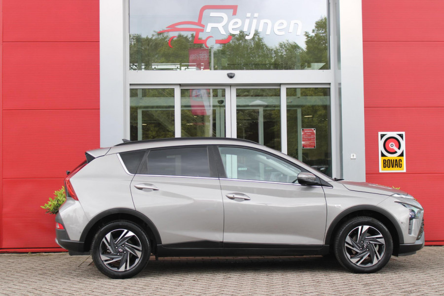 Hyundai Bayon 1.0 T-GDI 100PK AUTOMAAT PREMIUM | ACHTERUITRIJ CAMERA | CLIMATE CONTROL | SFEER VERLICHTING | LED KOPLAMPEN | BOSE AUDIO | STOEL/STUUR VERWARMING | DODEHOEK DETECTIE | KEYLESS ENTRY/START | PARKEERSENSOREN VOOR EN ACHER | APPLE CARPLAY/ANDROID AUTO | DRAADLOZE TEEFOONLADER |