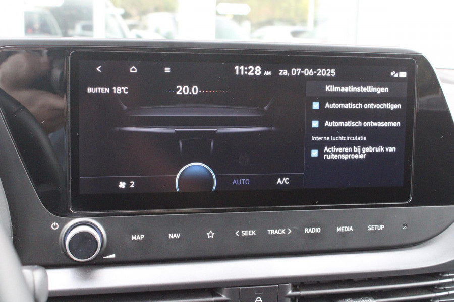 Hyundai Bayon 1.0 T-GDI 100PK AUTOMAAT PREMIUM | ACHTERUITRIJ CAMERA | CLIMATE CONTROL | SFEER VERLICHTING | LED KOPLAMPEN | BOSE AUDIO | STOEL/STUUR VERWARMING | DODEHOEK DETECTIE | KEYLESS ENTRY/START | PARKEERSENSOREN VOOR EN ACHER | APPLE CARPLAY/ANDROID AUTO | DRAADLOZE TEEFOONLADER |