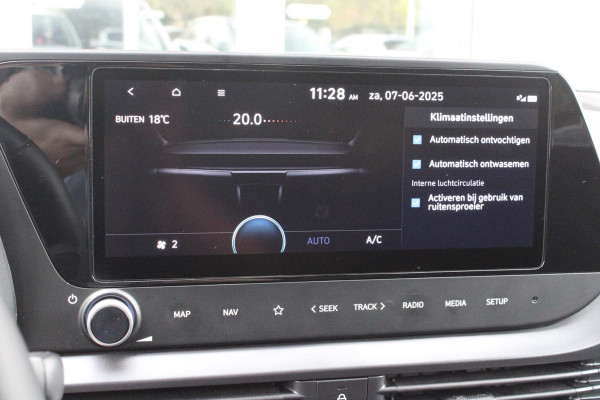 Hyundai Bayon 1.0 T-GDI 100PK AUTOMAAT PREMIUM | ACHTERUITRIJ CAMERA | CLIMATE CONTROL | SFEER VERLICHTING | LED KOPLAMPEN | BOSE AUDIO | STOEL/STUUR VERWARMING | DODEHOEK DETECTIE | KEYLESS ENTRY/START | PARKEERSENSOREN VOOR EN ACHER | APPLE CARPLAY/ANDROID AUTO | DRAADLOZE TEEFOONLADER |