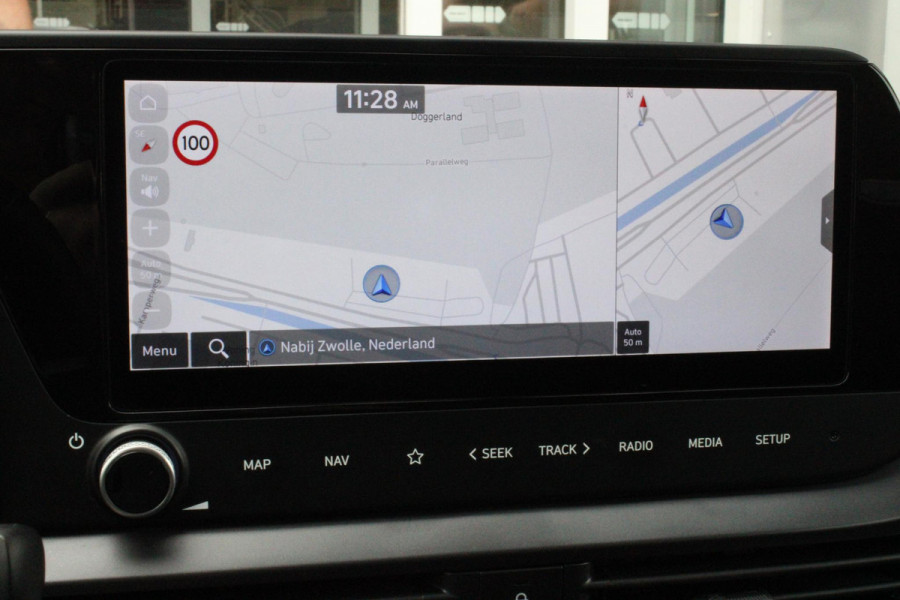 Hyundai Bayon 1.0 T-GDI 100PK AUTOMAAT PREMIUM | ACHTERUITRIJ CAMERA | CLIMATE CONTROL | SFEER VERLICHTING | LED KOPLAMPEN | BOSE AUDIO | STOEL/STUUR VERWARMING | DODEHOEK DETECTIE | KEYLESS ENTRY/START | PARKEERSENSOREN VOOR EN ACHER | APPLE CARPLAY/ANDROID AUTO | DRAADLOZE TEEFOONLADER |